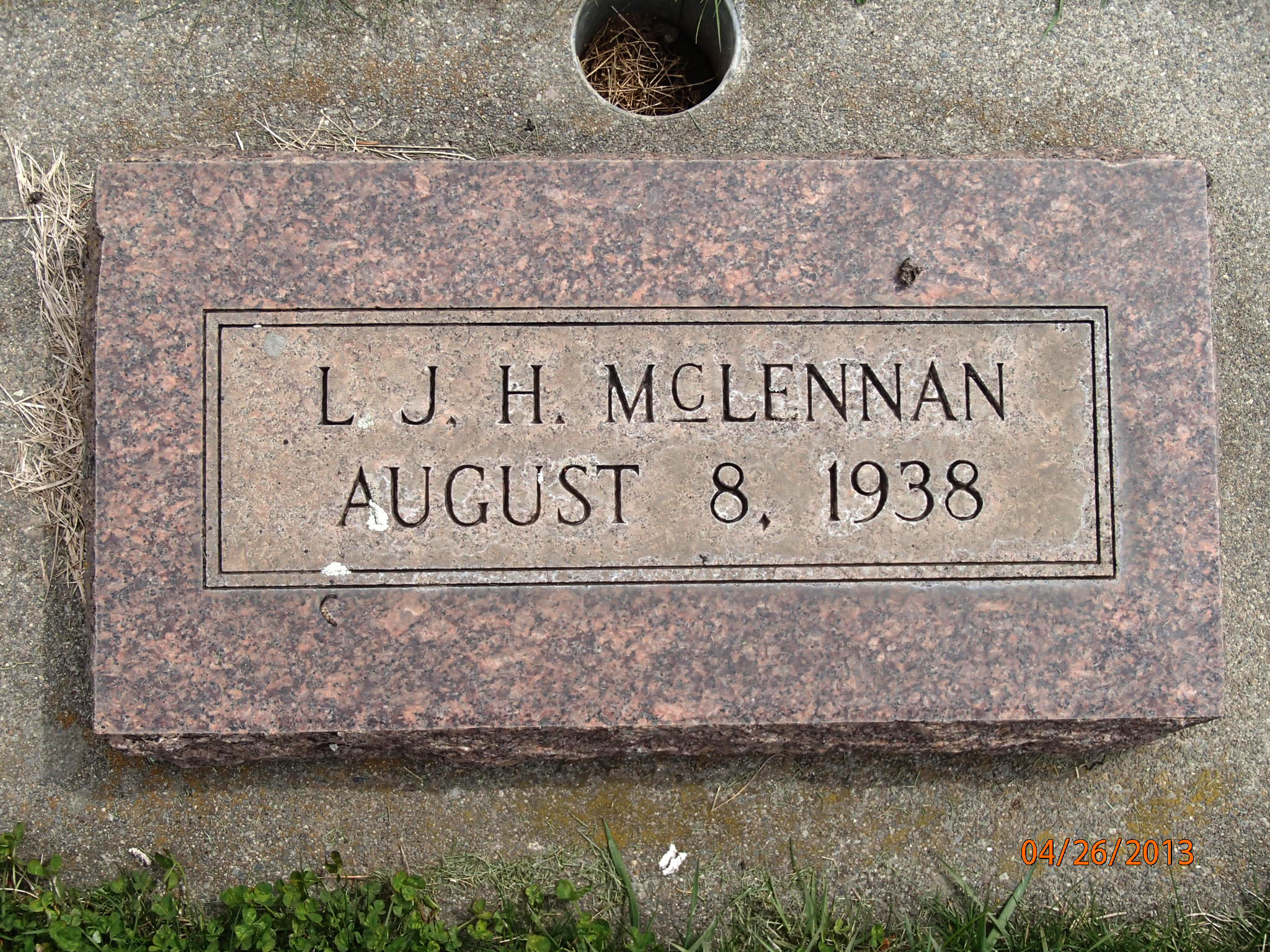 Photo of headstones/Lockland J H McLennan d Aug 8 1938 hdstn Colfax cem Whitman County